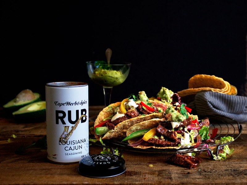 CAJUN STEAKS WITH TRI-COLOUR PEPPERS & GUACAMOLE2